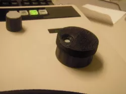 Fingertip control for electronic knobs