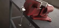 Bench vice