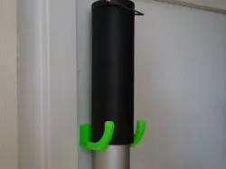 Pole mounting bracket