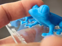 MakerBot Replicator 2 - PLA blue frogs - Layer thickness comp... Free 3D print model