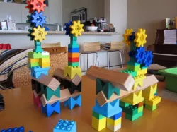 Adapter between doblo bricks and Naef blocks