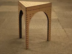 Triangle stool(f.Labo)