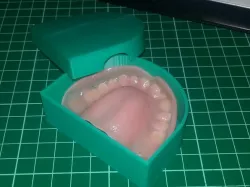 Customizer'ed denture holder