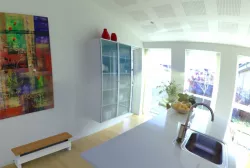 Low radiator with seating desk