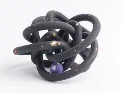 Knotted Orbit