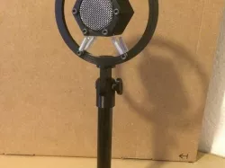Microfono de base estilo antiguo