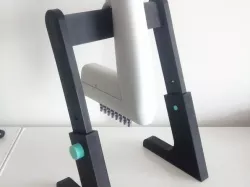 Height adjustable pipette stand