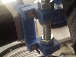 Bowden extruder mount on Z-Axis support threaded rod