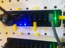 Peg for Anker hub