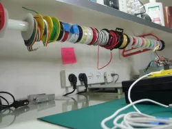 Retractable wire spool holder (under the shelf, for electronics labs)