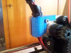 Cable holder for extruder motor