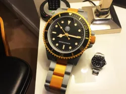 Large scale Divers watch desk clock