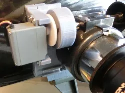 Remote focus attachment for Newtonian telescope