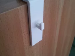 Hanger for bookshelf