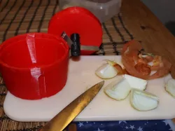 3d-printable Onion cutter