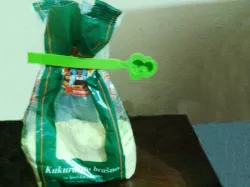Bag closer with spoon