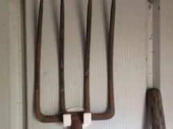 Garden tool hook