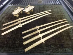 Samourai Cosplay : Wooden Geta and Kodachi