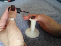 Support for painting nails
