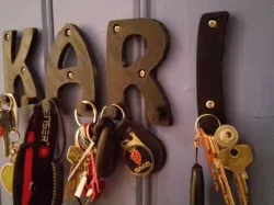 Letter wall hanger
