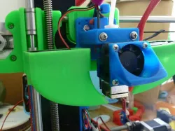Screwless, angled and ajustable 40 mm fan duct.