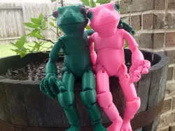 Froggy: the 3D printed ball-jointed frog doll