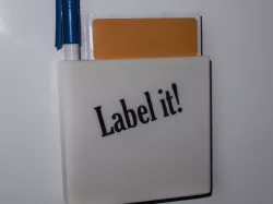 Label container