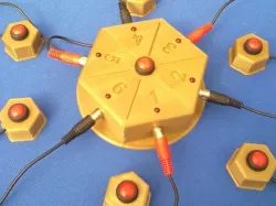 Quiz Buzzer Buttons + Dice Function
