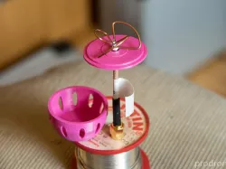 Simple, strong cloverleaf antenna cover