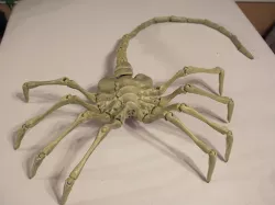 Agisis Ultimate Alien Face Hugger (40in x 23in - LIFE SIZE!)