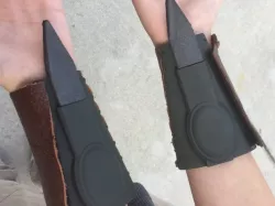 Assassin's Knife Gauntlet