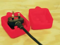 Equipment plug lockout