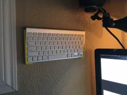 ChargedNeuron's Apple Keyboard Holder