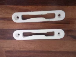 **Très spécifique** Pièce en plastique pour fenêtre / **Very specific** plastic bit for windows