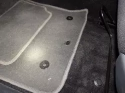 Renault clip mats / Clip pour tapis de sol