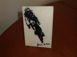 Standing picture frame