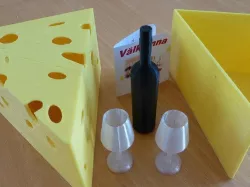 Gift box for cheese and wine tasting