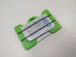 Minimalistic wallet with note clip