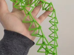 Triangular chain necklace