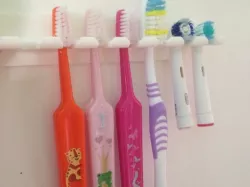 Parametric toothbrush holder