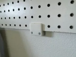 Pegboard center support brackets