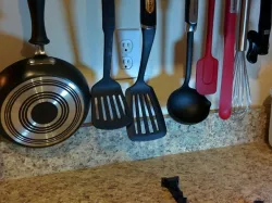 Utensil hanging rack