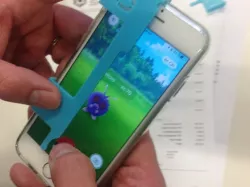 Light Pokeball aimer for Pokemon Go (iPhone 6)
