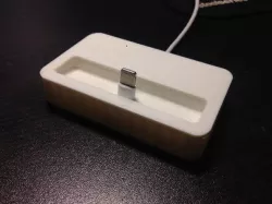 Minimalistic iphone dock