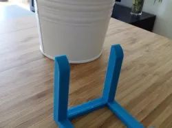 Simple smartphone stand