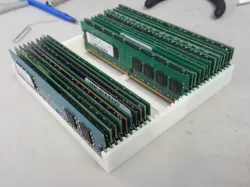 Desktop RAM Stand