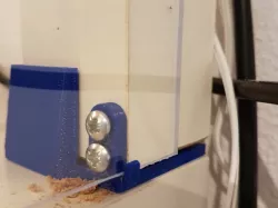 Enclosure plexiglas clips
