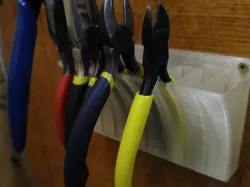 Nippers wall mount