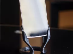 Cobra Phone Stand