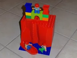 Duplo-compatible Cliff